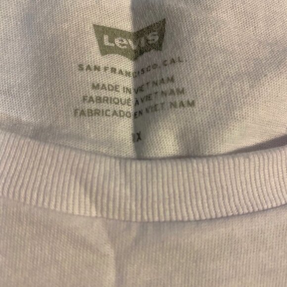NWT - Levi's - Graphic Tee - Picture 3 of 5